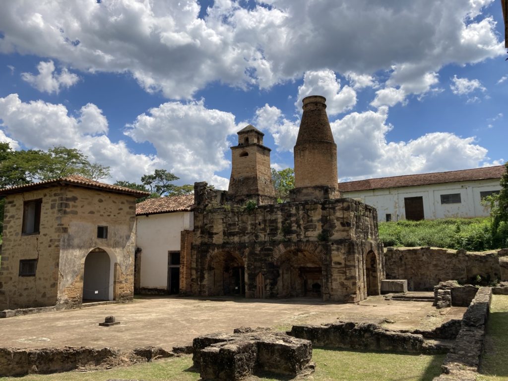 ruínas da primeira siderúrgica do Brasil FLONA