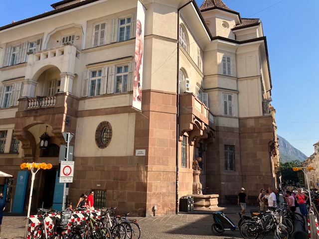 fachada do Museu Arqueologico de Bolzano