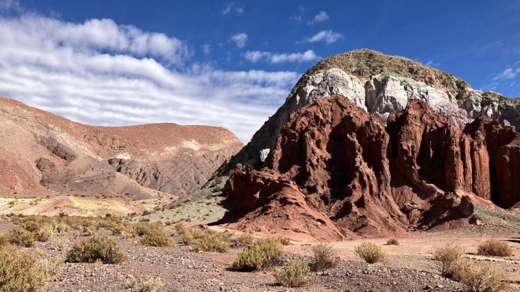 valle do arco iris atacama